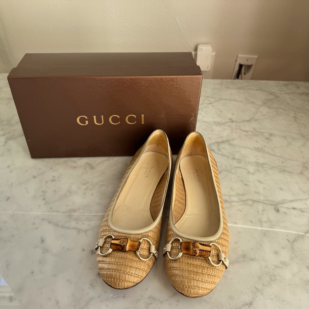 Gucci leather and raffia flats.